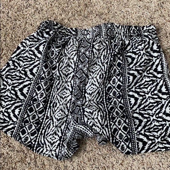 Girls Black and white design shorts - Picture 2 of 3